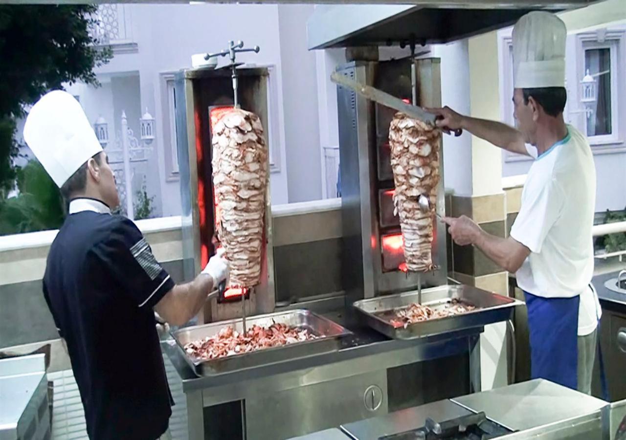 Golden Sunset Hotel&Spa Kemer Exterior foto Gyros being prepared