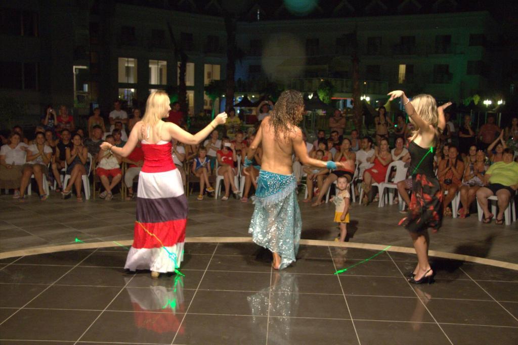 Golden Sunset Hotel&Spa Kemer Exterior foto Greek dancers